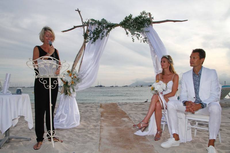 Organisatrice de mariage à Nice proposant une cérémonie laïque dans les Alpes maritimes